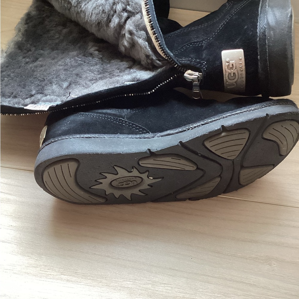 UGG Women's Black Boots with Zipper - Picture 3 of 5